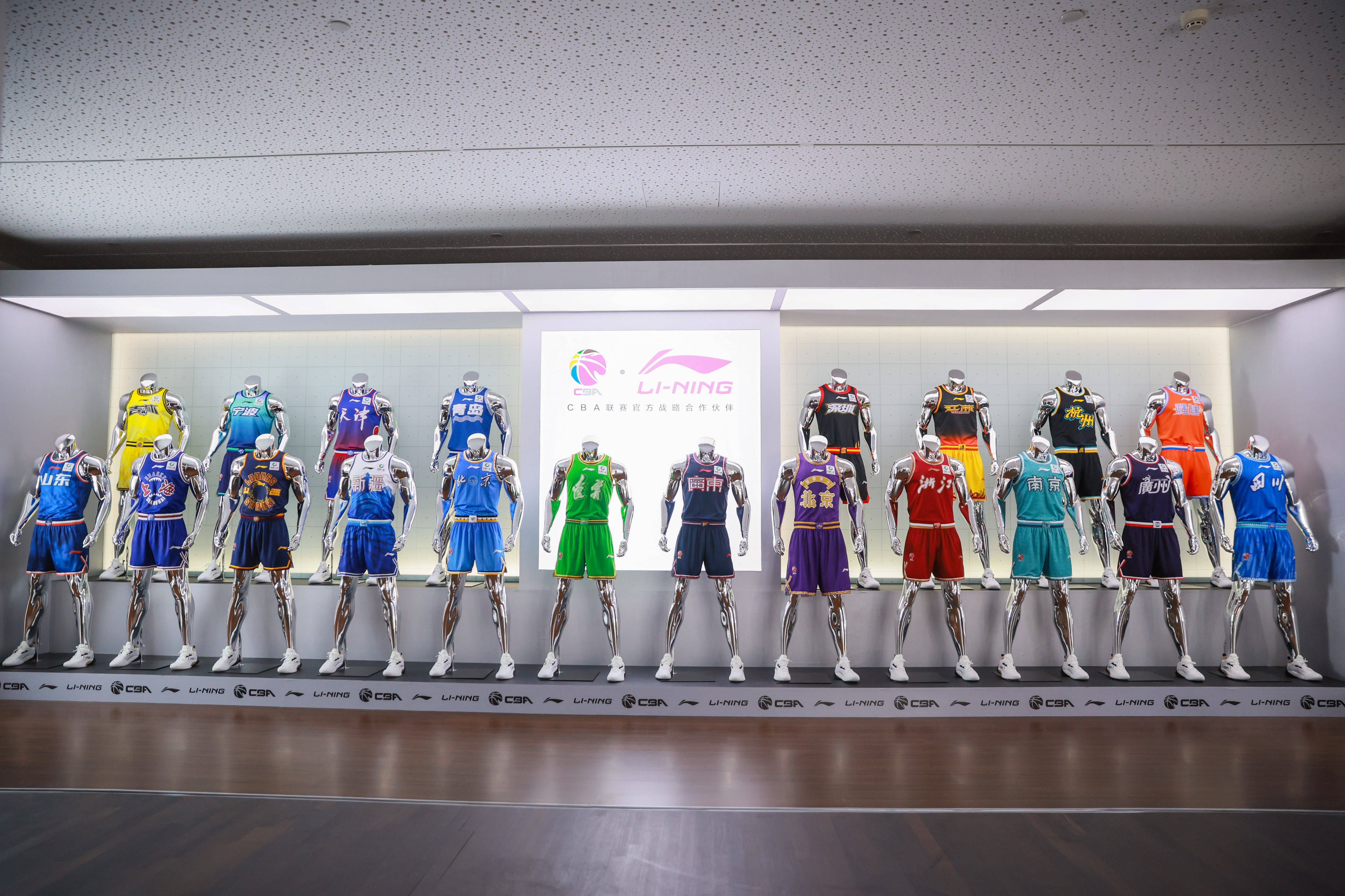 开云在线-休斯敦火箭内部会议纪要流出：今晨豪取连胜，CBA季后赛使命明确，轮换策略成焦点